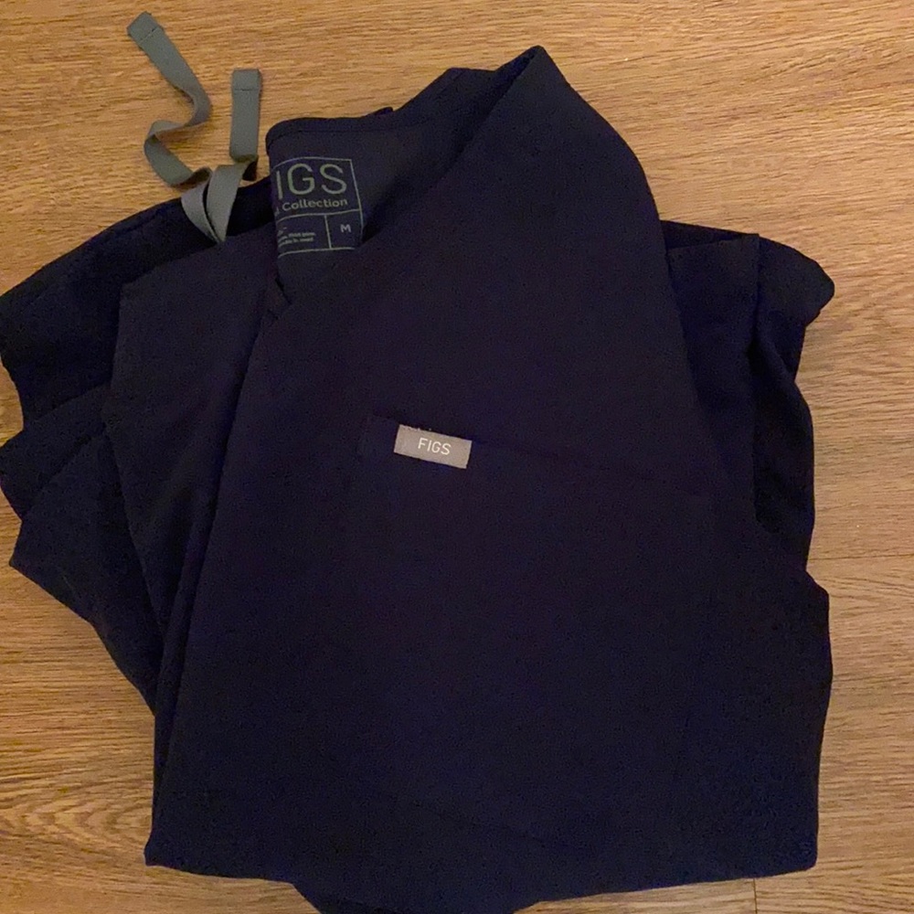 Figs Navy Set-M top and L bottoms